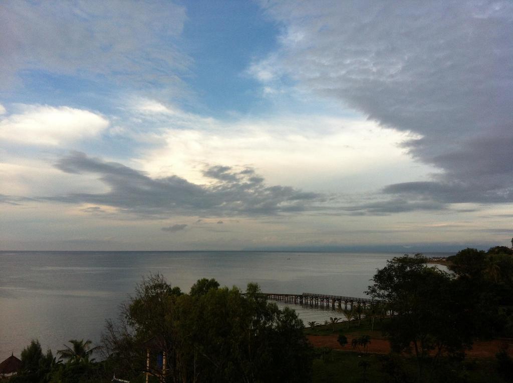 Ocean Breeze Hotel And Sky Bar Kep Exterior photo