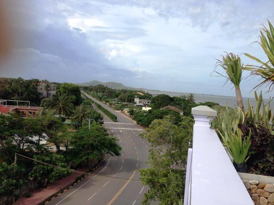 Ocean Breeze Hotel And Sky Bar Kep Exterior photo