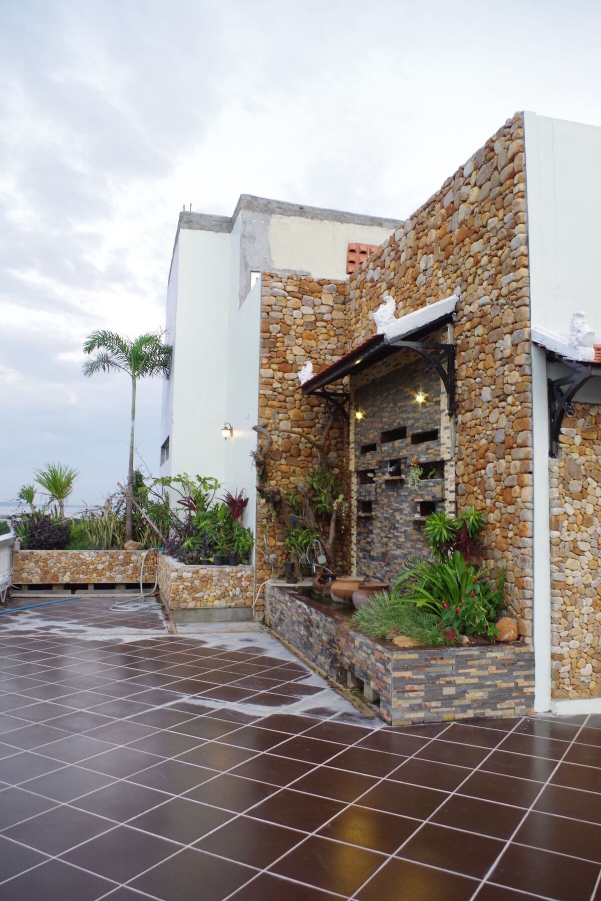 Ocean Breeze Hotel And Sky Bar Kep Exterior photo