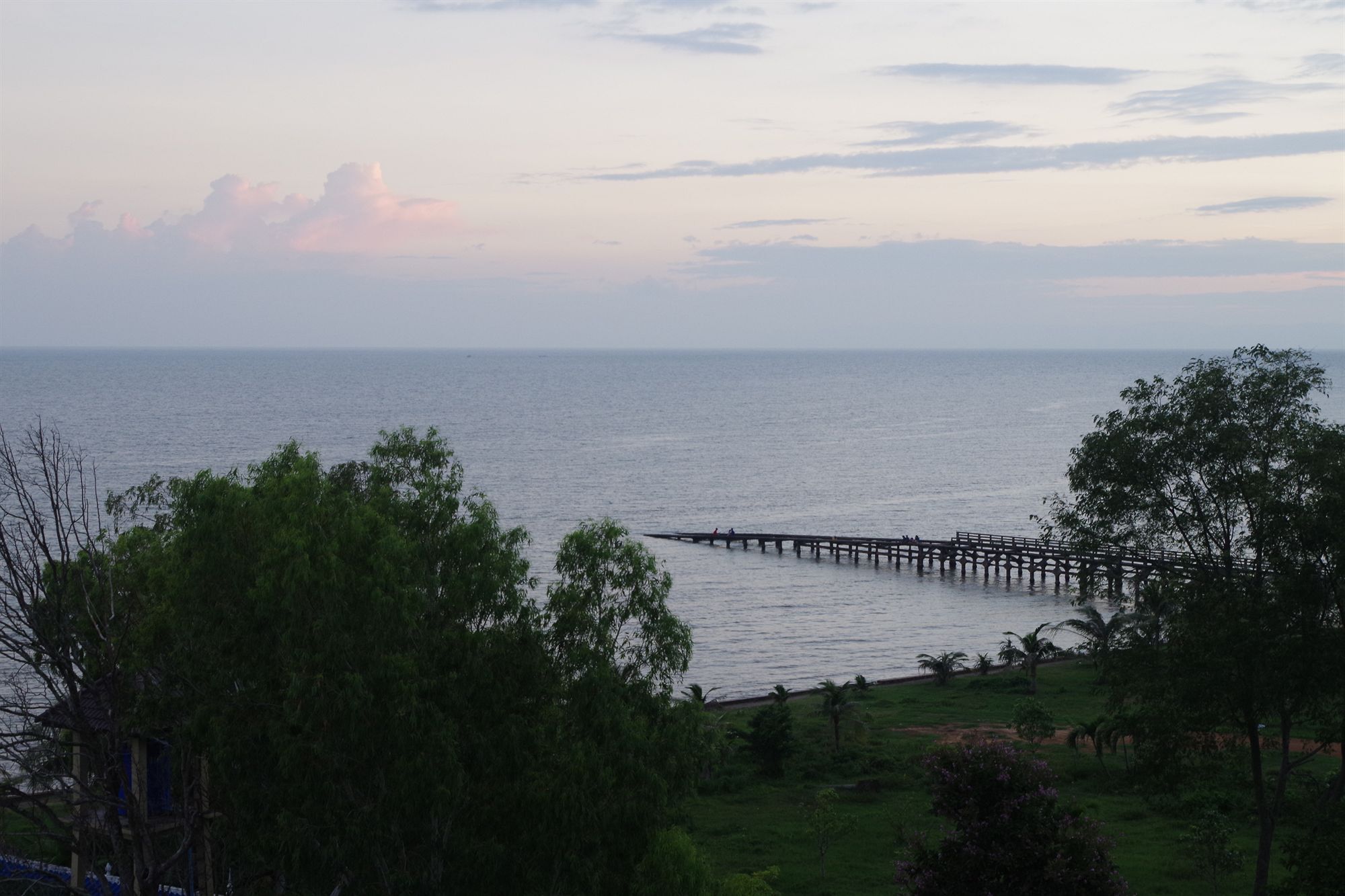 Ocean Breeze Hotel And Sky Bar Kep Exterior photo