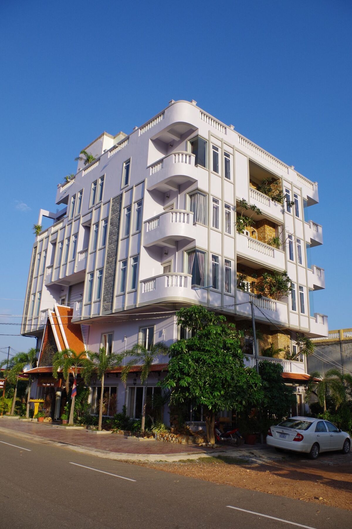 Ocean Breeze Hotel And Sky Bar Kep Exterior photo